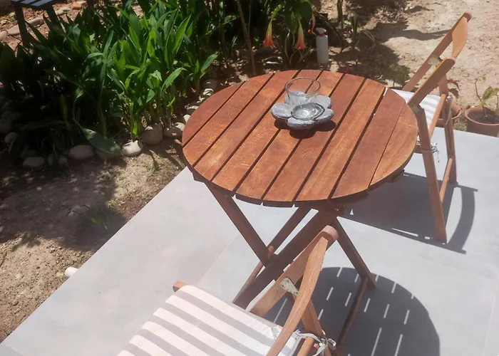 Hotel Two Palm Trees 1